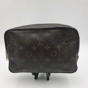 LOUIS VUITTON Monogram Trousse Toilette 23 Clutch Bag..Authentic